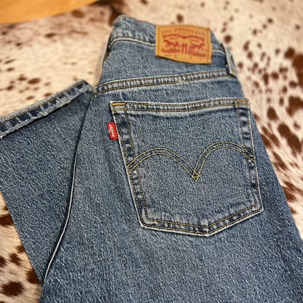 Women’s High Rise, Skinny 501 Levi’s. NWOT. SOLD